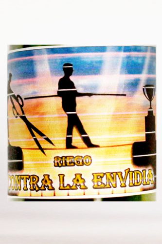 riego-contra-envidia-etiqueta